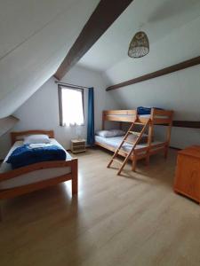 Postel nebo postele na pokoji v ubytování Camping 3 étoiles - Piscine - eeicbi