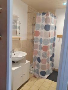 Koupelna v ubytování Camping 3 étoiles - Piscine - eeicbi