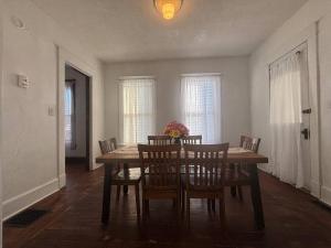 Φωτογραφία από το άλμπουμ του 3BR suite w/ office close ISU σε Terre Haute
