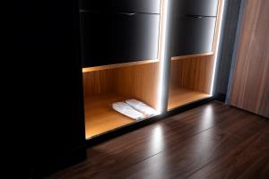 a cupboard with a glass door with towels in it at GrandApart Olsztyn centrum in Olsztyn