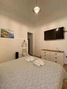 a bedroom with a bed with two towels on it at Lince Apartments in Lima