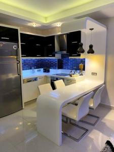 Køkken eller tekøkken på Lovely apartment in Azura Park Residence