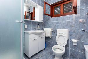 Bilik mandi di House Ivan +26 gambar
