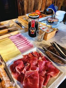 the country house内部或周边提供的食物