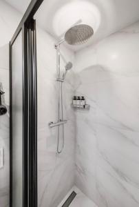 Ένα μπάνιο στο Green Apartment
