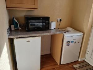 Кухня або міні-кухня у Private Guest Suite close to Brighton and Newhaven Ferry Port