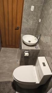 A bathroom at Amaru TreeHouse