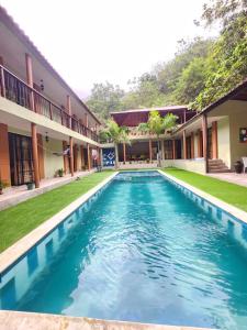 Hồ bơi trong/gần Tayrona Casa Roma Hostel