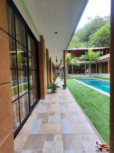 Hồ bơi trong/gần Tayrona Casa Roma Hostel