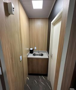 Dapur atau dapur kecil di Loft Lux 1 (Smart TV, Ar condicionado, Cozinha...)