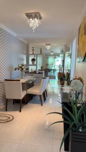 Dapur atau dapur kecil di Apto dos Antúrios-3 Quartos- Apto espaçoso, confortável com sacada de frente pra avenida principal