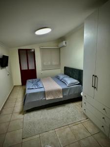 Postel nebo postele na pokoji v ubytování BR's New Bazaar Villa + 9 fotografií