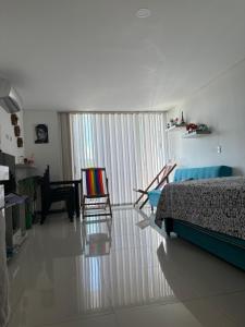 a bedroom with a bed and a living room at Lindo Apartaestudio in Ricaurte