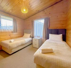 Postel nebo postele na pokoji v ubytování Orewa Motor Lodge