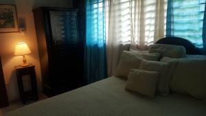 Postelja oz. postelje v sobi nastanitve Firefly Beach Cottages