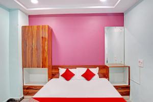 Ένα ή περισσότερα κρεβάτια σε δωμάτιο στο Super Hotel O SAI LEELA RESIDENCY