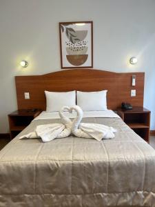 A bed or beds in a room at HOTEL Javier Prado Inn