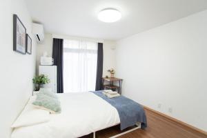 Postel nebo postele na pokoji v ubytování 夏美ホテル 303高级独栋别墅 独立卫浴 地铁站步行五分钟成田机场-羽田机场-上野-晴空塔一线直通