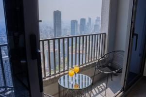 Μπαλκόνι ή βεράντα στο Luxurious 2BR apartment with Jacuzzi and Awesome Views