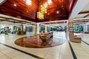 Χώρος καθιστικού στο Extra large 1BR LUXURY resort condo with MASSIVE outdoor space & balcony +43 φωτογραφίες