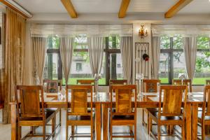 En restaurant eller et spisested på Happiness Pass On