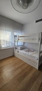 Postel nebo postele na pokoji v ubytování i hostel