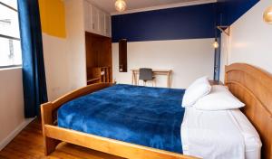 Voodi või voodid majutusasutuse Community Hostel Quito toas