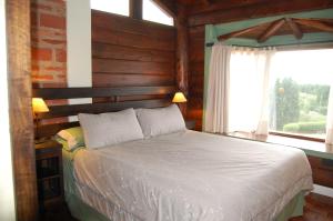Cama ou camas em um quarto em Hosteria Los Canelos