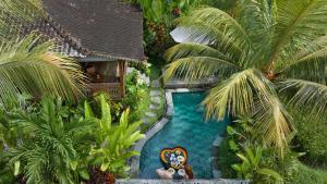 Taman di luar Santris Villas by GenuineHost