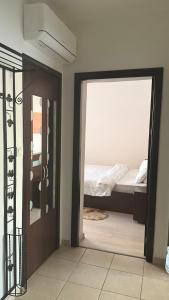 Postel nebo postele na pokoji v ubytování Ultracentral Primaria Ploiesti