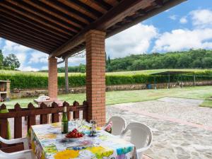 A garden outside Aesthetic Farmhouse in Bucine with Barbecue