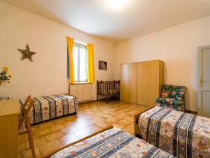 A bed or beds in a room at Aesthetic Farmhouse in Bucine with Barbecue