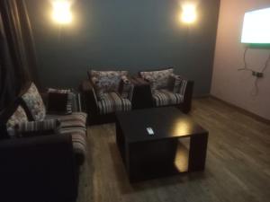 Posezení v ubytování golden tulip essential owerri