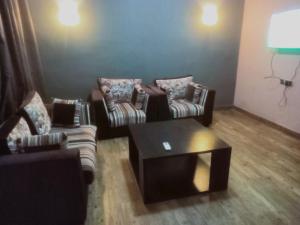 Posezení v ubytování golden tulip essential owerri