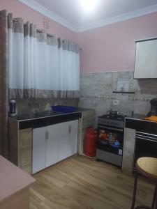 Cucina o angolo cottura di Kukis Place in Embu