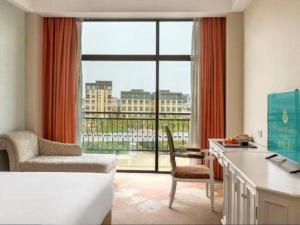 Katil atau katil-katil dalam bilik di Shenzhen Jin Mao Yuan Hotel +249 gambar