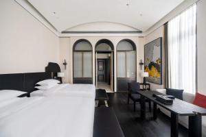 Ένα ή περισσότερα κρεβάτια σε δωμάτιο στο Louie Castle Sycamore Hotel