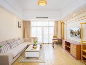 a living room with a couch and a table at Fu'an Tailong Sea-view Hotel (Danzhou Haihua Island) in Dongshan
