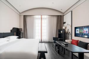 Ένα ή περισσότερα κρεβάτια σε δωμάτιο στο Louie Castle Sycamore Hotel