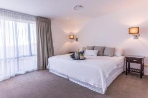 Ein Bett oder Betten in einem Zimmer der Unterkunft Fino Hotel & Suites