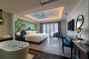 Giường trong phòng chung tại Hoi An Delicacy Hotel & Spa