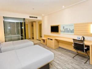 TV a/nebo společenská místnost v ubytování City Comfort Inn Zhanjiang Middle Renmin Avenue Dingsheng Square