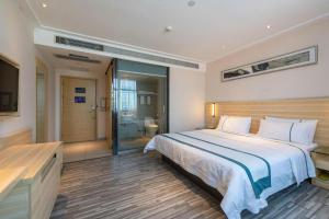 a bedroom with a large bed and a bathroom at City Comfort Inn Dongguan Zhongtang in Guangzhou +188 photos