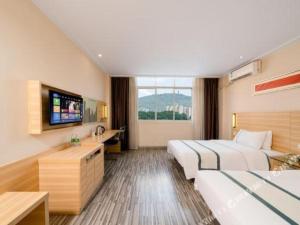 TV a/nebo společenská místnost v ubytování City Comfort Inn Huanggang Luotian Qiaonan