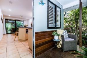 Kuchyň nebo kuchyňský kout v ubytování Sunbird Gardens Villa 1