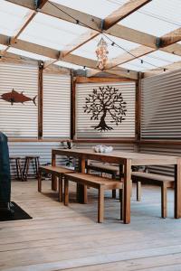 Serenity - Space for Everyone餐厅或其他用餐的地方