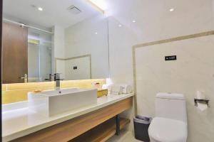 Koupelna v ubytování James Joyce Coffetel Jilin Railway Station Fortune Plaza + 237 fotografií