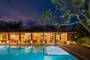 Bazén v ubytování Yala Chalets by Lalan Leisure nebo v jeho okolí