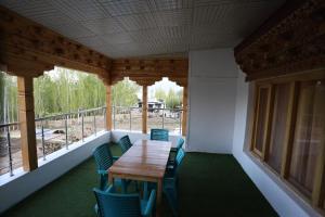 Balkón nebo terasa v ubytování Stanzin Manepa Homestay + 13 fotografií