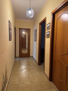 a hallway with a door and a tile floor at The Reed in Mazzarino